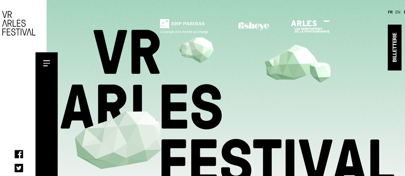 The VR Arles Festival draws your attention to their navigation bar by having it overlap two columns.